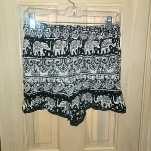 Misses sz L Animal print Shorts Elephants by Angie
